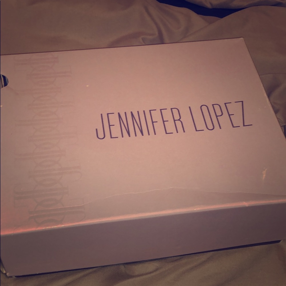 Jennifer Lopez never worn black studded heels!